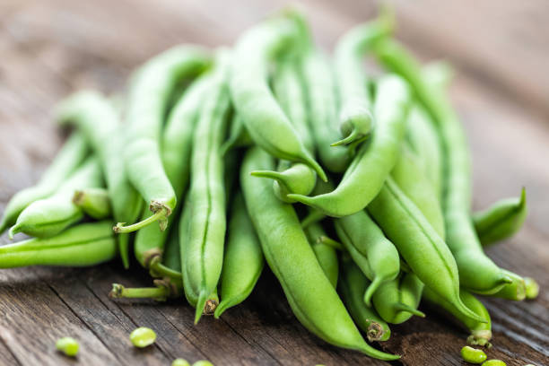 istock Fresh green beans on dark wooden rustic background 654548364
