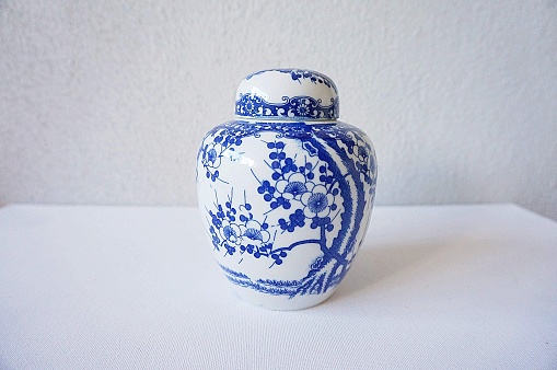 Vintage Ginger Jar with lid. Blue and White Oriental Pattern, Willow pattern.