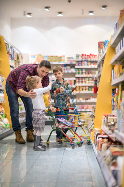 istock Family shopping 654620952