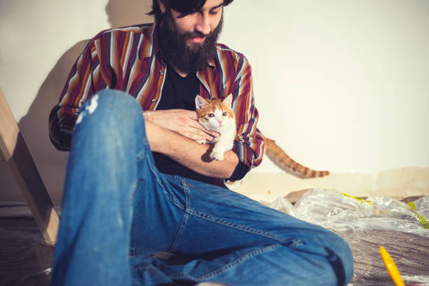 istock Cat and her best friend 654643346