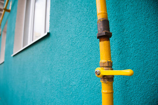 istock Crane mounted on the gas pipe 654658406