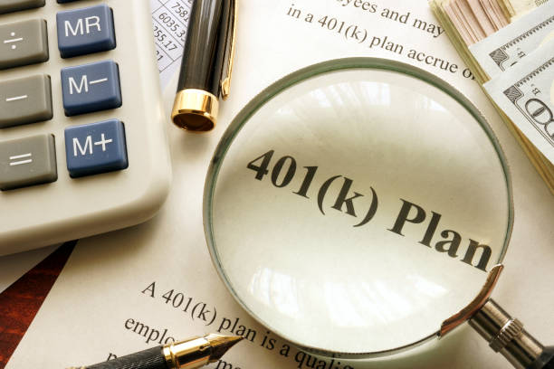 documento con título plan 401 k en una mesa. - letter k fotografías e imágenes de stock