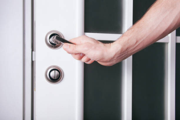 istock hand turns the doorknob, opens the door 654706588