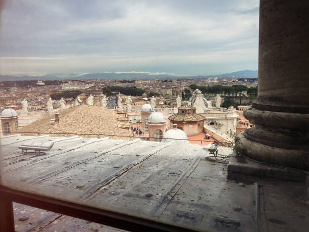 vista di roma dal tetto della cattedrale di san pietro. - aerial view city urban scene italy foto e immagini stock