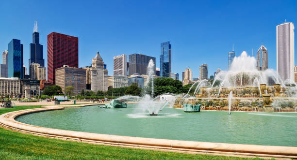 Chicago cityscape and Buckingham Fountain Chicago cityscape and Buckingham Fountain millennium park chicago stock pictures, royalty-free photos & images