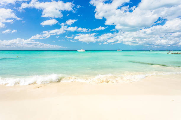 North Beach on Isla Mujeres, Cancun, Mexico The amazing blue water of North Beach on Isla Mujeres in Cancun, Mexico isla mujeres stock pictures, royalty-free photos & images