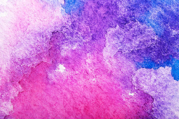 рука окрашена акварелью фона. цветной фон. - purple watercolor painting watercolour paints abstract стоковые фото и изображения