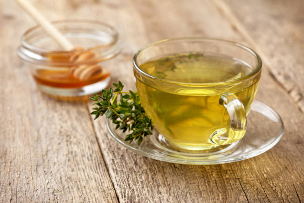 tè al timo - homewares rustic herbal tea herb foto e immagini stock