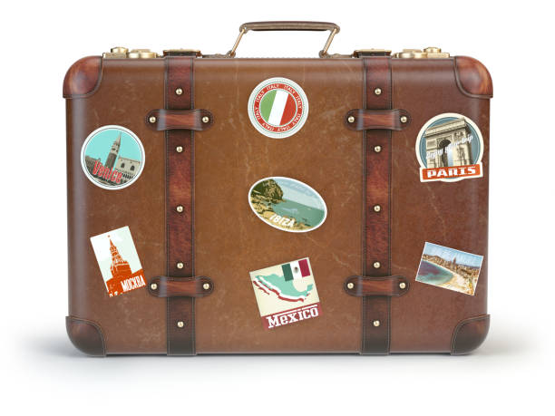 старый чемоданный багаж с наклейками путешествия изолированы на белом фоне. - suitcase label old old fashioned stock illustrations