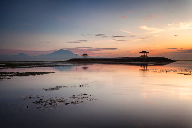 istock Gazebo and Agung volcano 655123332