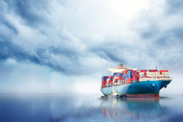 international container cargo ship dans l’océan, transport de fret, bateau nautique - ship freight transportation cargo container sea photos et images de collection