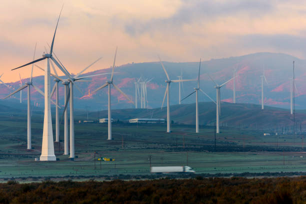 turbine eoliche all'alba - tehachapi foto e immagini stock