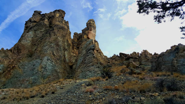 istock The Spires of Smith Rock 655167586