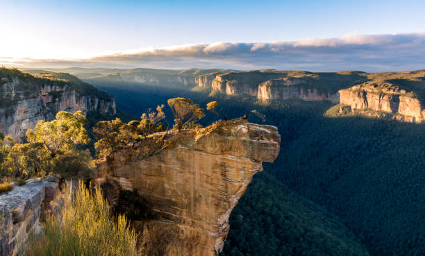 Hanging rock lookout Hanging rock lookout, Blue Mountains, Australia plateau concept stock pictures, royalty-free photos & images