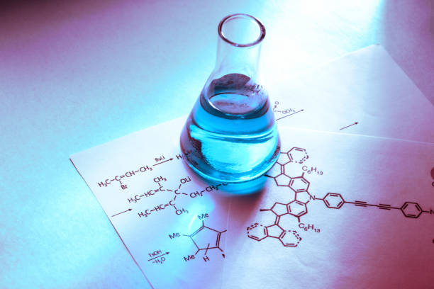 chemical tubes with reaction formula - reaction tube imagens e fotografias de stock