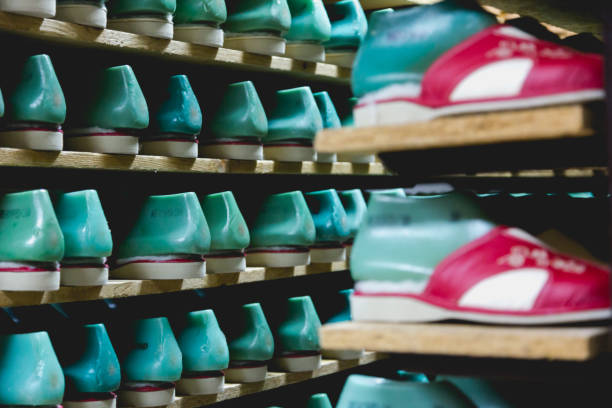 istock Shelves in magazine with slippers 655347012
