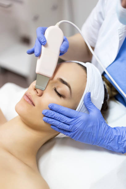 istock Ultrasound cavitation, face skin cleansing 655363836