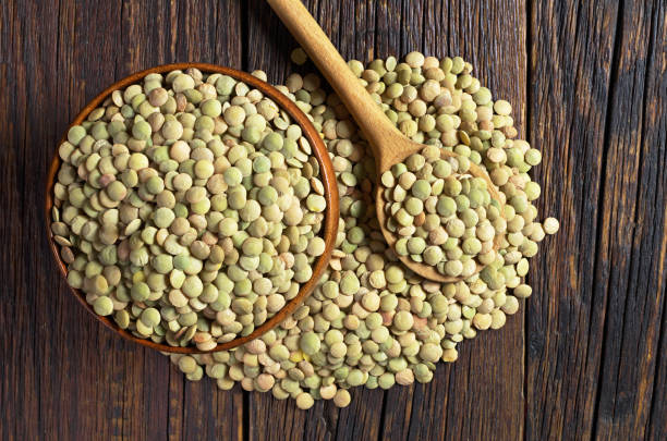 raw green lentils - green lentil imagens e fotografias de stock