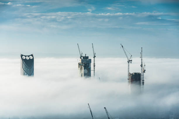 skyscrapers in london, uk - crane skyline uk tower of london imagens e fotografias de stock