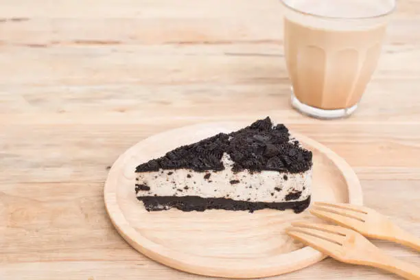 Creamy cheesecake with chocolate cookies and cream biscuits,