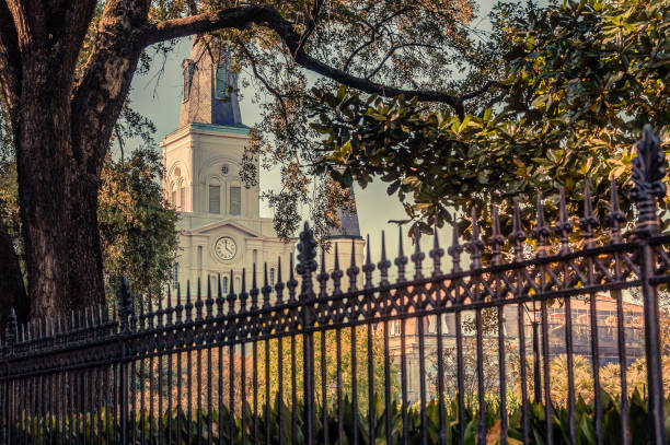 saint louis cathedral in new orleans - christian quarter stock-fotos und bilder