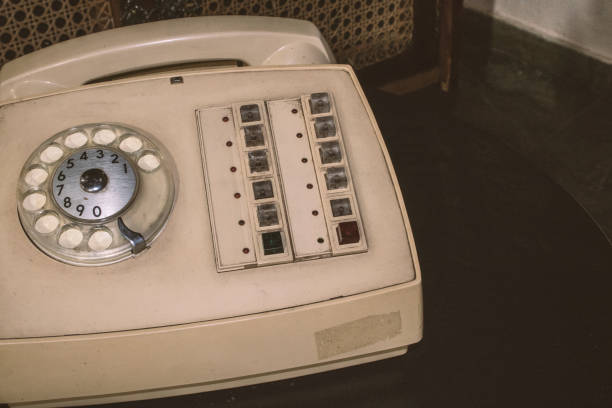 imagen de concepto de años 80 vintage - retro antiguo teléfono beige- - 11 downing street fotografías e imágenes de stock