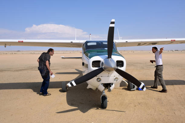 самолет cessna в намибии - small airport cessna airplane стоковые фото и изображения