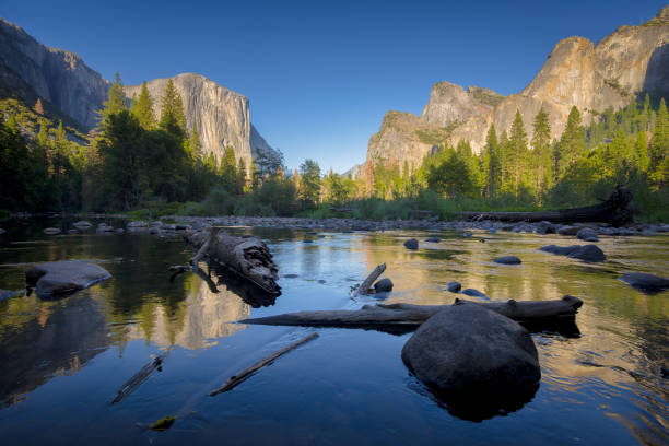 classic view of yosemite valley at sunset, california, usa - merced county imagens e fotografias de stock