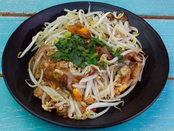 istock Close up Thai Crispy Mussel and Beansprout. 655691492