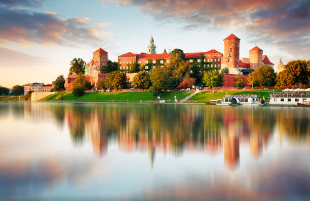 Wawel hill with castle in pink light of sunset, Krakow, Poland Wawel hill with castle in pink light of sunset, Krakow, Poland wawel cathedral photos stock pictures, royalty-free photos & images
