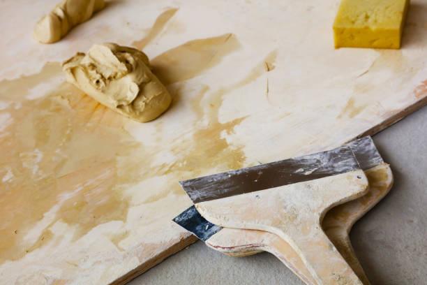 istock tool renovation on grunge wood 655761394