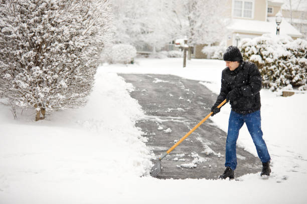 istock Man Shoveling Snow From Driveway 655770932