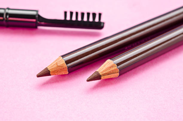 lápiz y pincel - makeup pencils fotografías e imágenes de stock