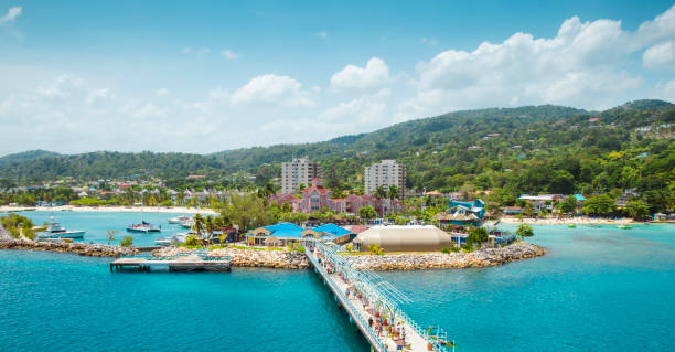 ジャマイカのオーチョリオスの港のパ ノラマ - オーチョリオス 写真 ストックフォトと画像