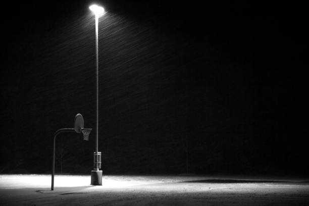 눈-수평 한에서 밤에 농구 농구 대. - street light parking lot night lot 뉴스 사진 이미지