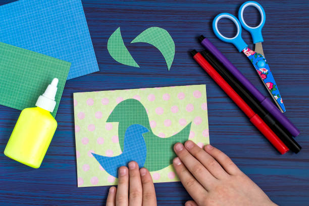 istock Making a greeting card for Mother's Day. Step 6 655847218