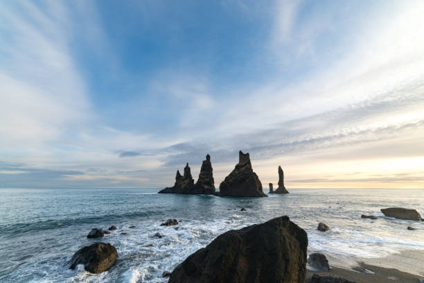 istock Landscape of beautiful Icelandic beach 655884754