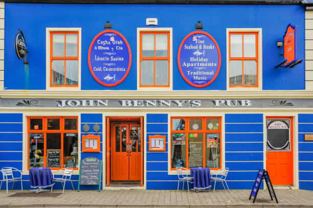 john benny pub - irish culture music guinness pub stock-fotos und bilder