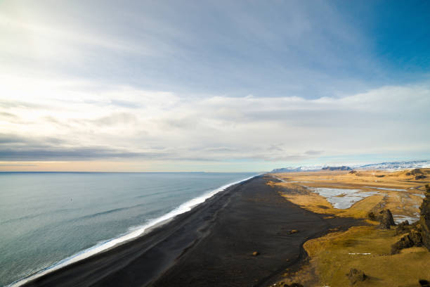 istock Landscape of beautiful Icelandic beach 655897620