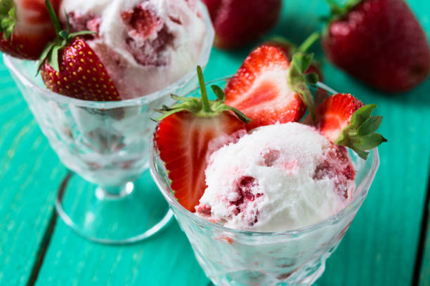 istock Strawberry ice cream with fresh strawberries in glasses 655979436