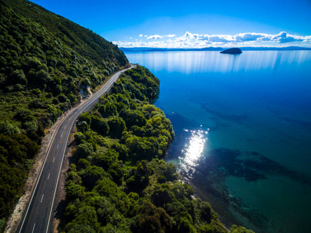 lake taupo - peninsula imagens e fotografias de stock