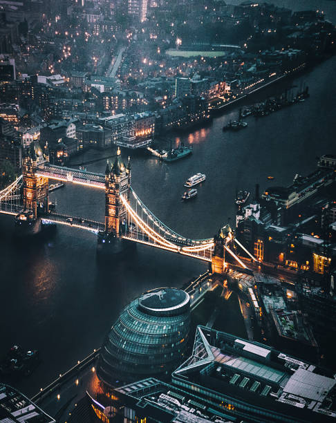 ponte della torre di notte - tower bridge london england thames river international landmark foto e immagini stock