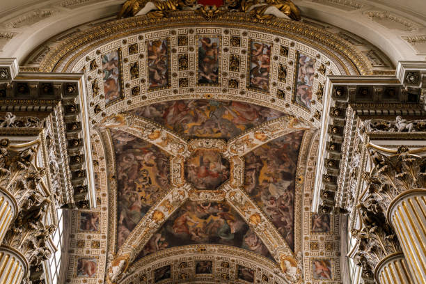 собор сан-пьетро, болонья, италия - spire bell tower clock tower western europe стоковые фото и изображения