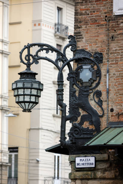 lantern, piazza del nettuno, bologna, italy - piazza del nettuno imagens e fotografias de stock