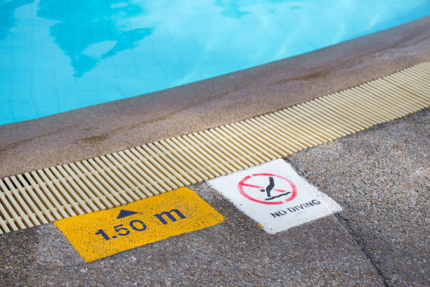istock no diving and depth sign warning at swimming pool edge with copy space 656130390