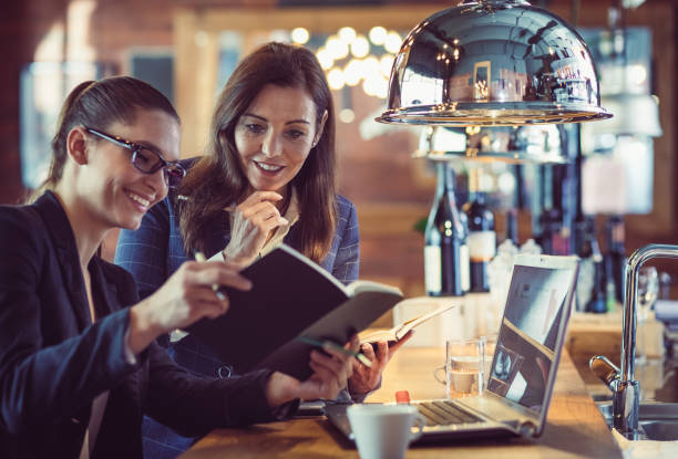 istock Businesswomen Working at a Cafe Restaurant 656149202