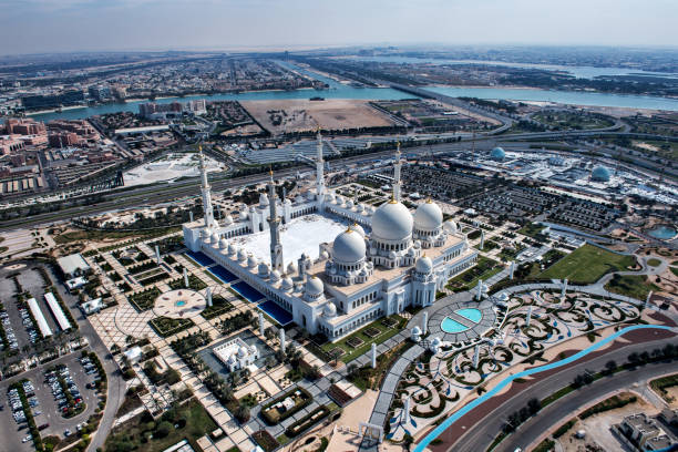 셰이크 자이드 사원 in 움알카이��와인 - minaret international landmark national landmark sheikh zayed mosque 뉴스 사진 이미지