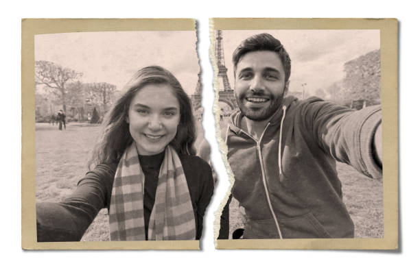 glückliches junges paar in paris. - bild im 20 stock-fotos und bilder