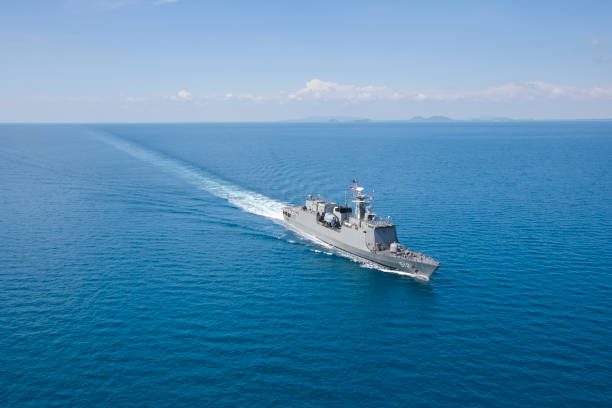 灰色の現代軍艦ヘリコプター ビュー - 海軍 ストックフォトと画像
