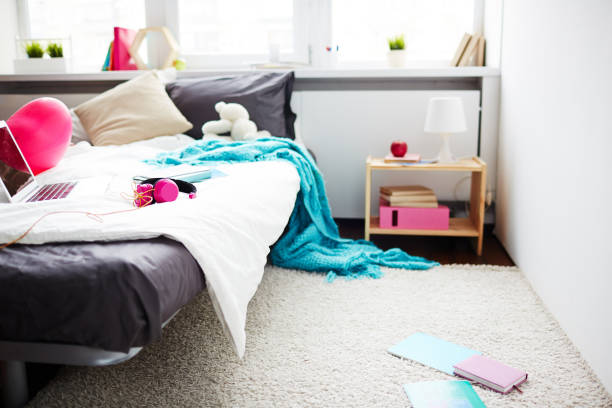 istock Girls messy bedroom 656210612